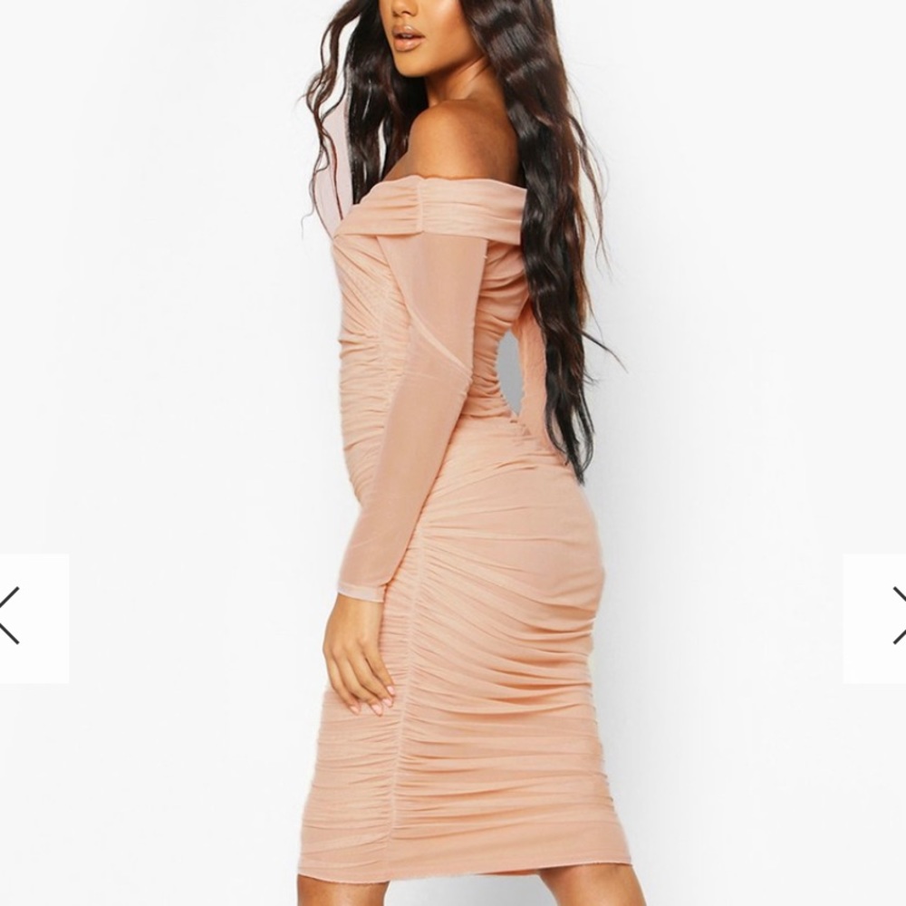 Beautiful Ruched Dress 👗 - Picture 2 of 8